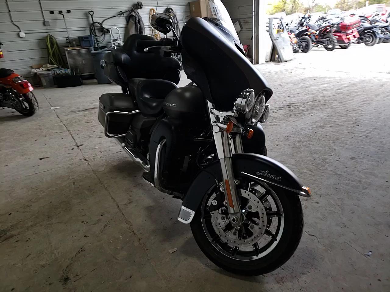 2019 HARLEY-DAVIDSON FLHTK 1HD1KEF19KB658725