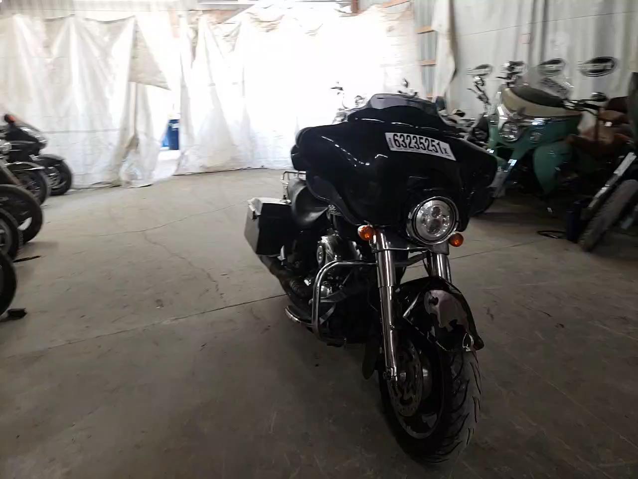 2011 HARLEY-DAVIDSON FLHX 1HD1KB412BB621808