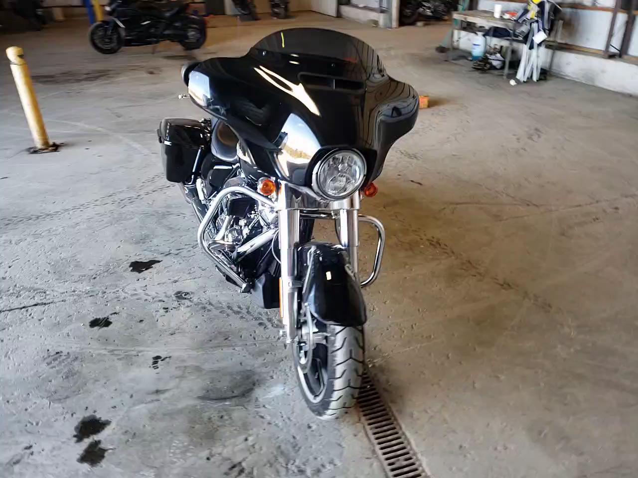 2019 HARLEY-DAVIDSON FLHX 1HD1KBC10KB647583