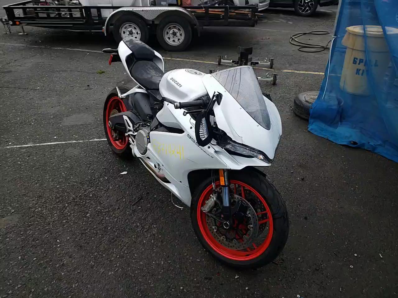 2019 DUCATI SUPERBIKE ZDM14B1W6KB010244