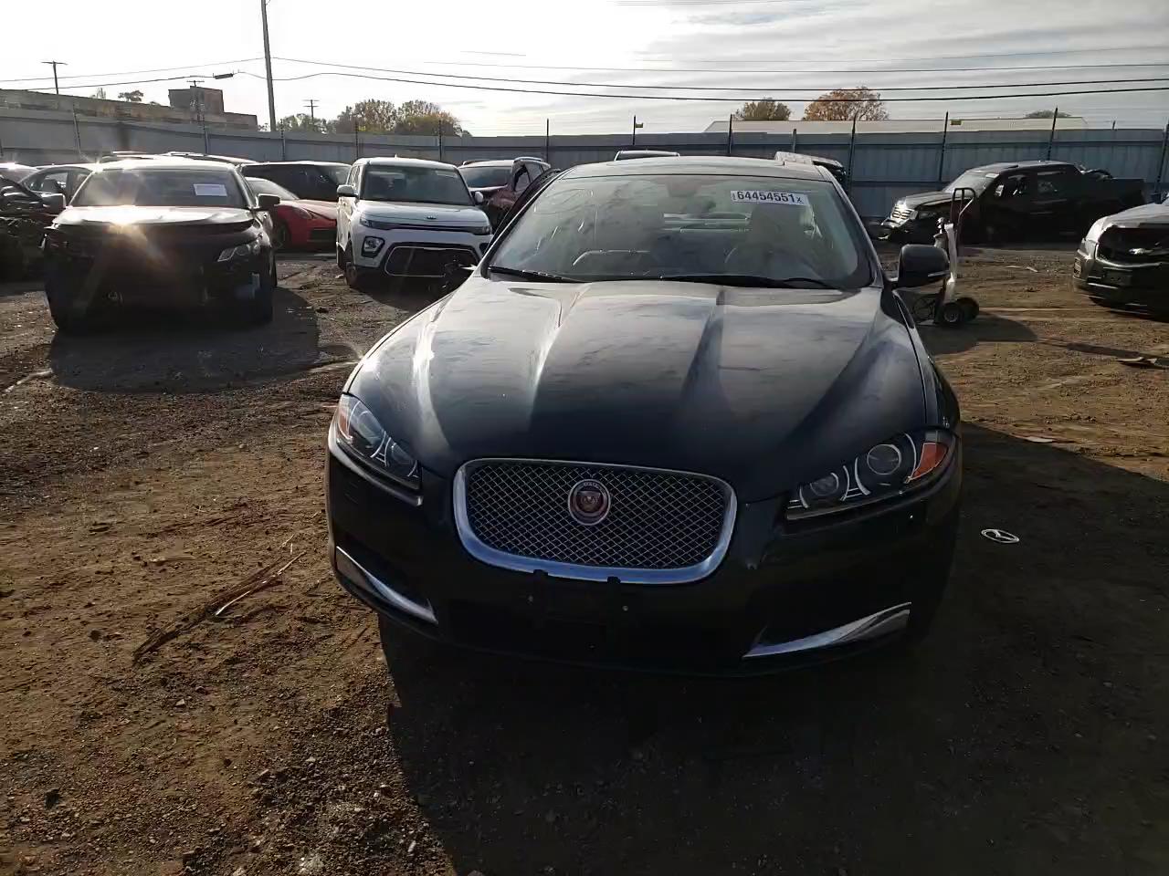 2015 JAGUAR XF SAJWJ0FF7F8U67740