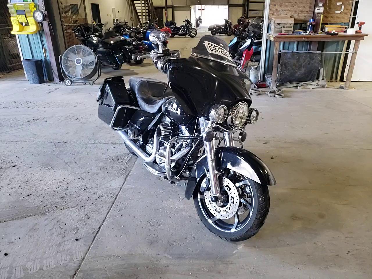 2010 HARLEY-DAVIDSON FLHX 1HD1KB410AB604486