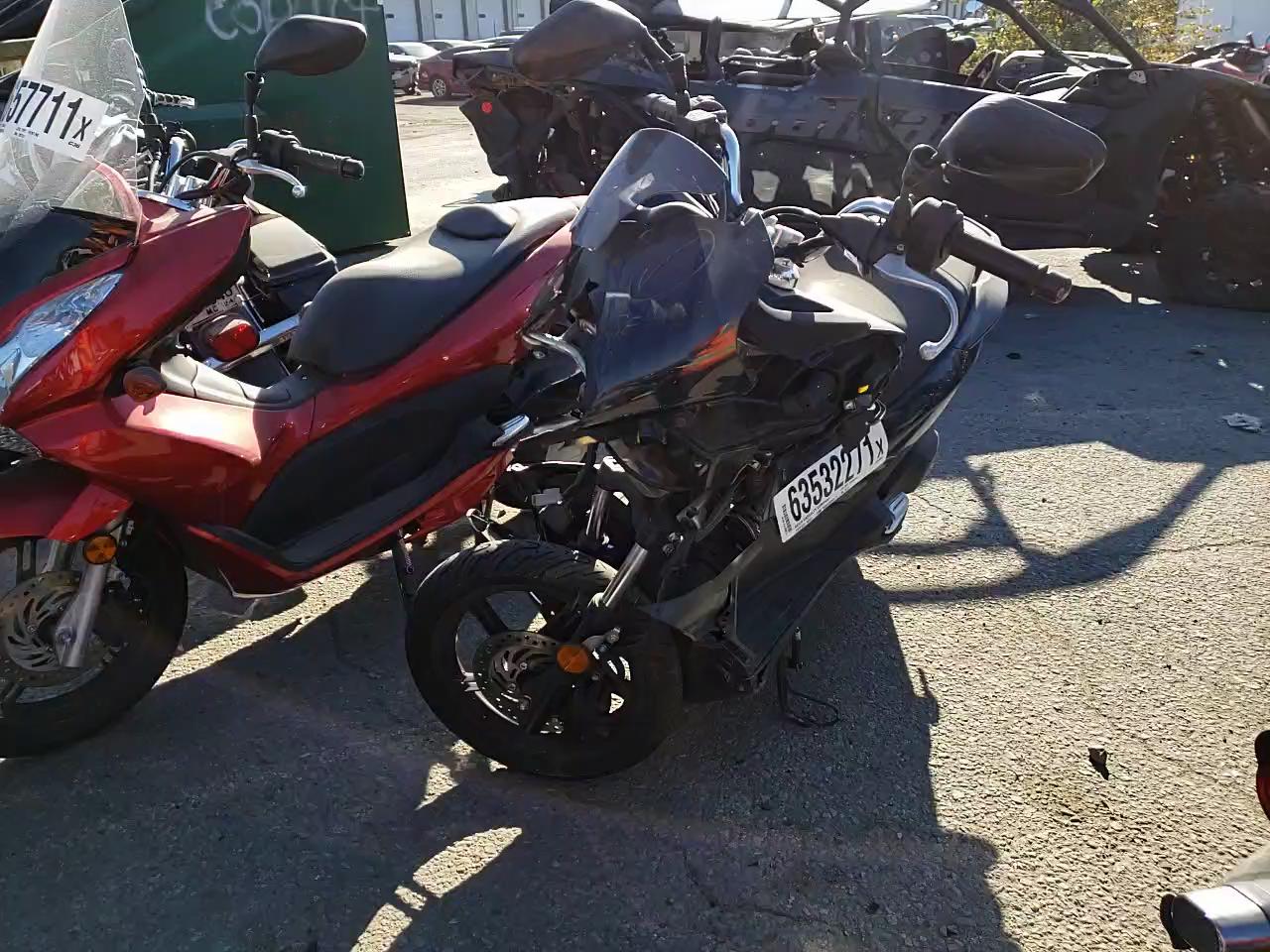 2017 HONDA PCX 150 RLHKF1803HY201115