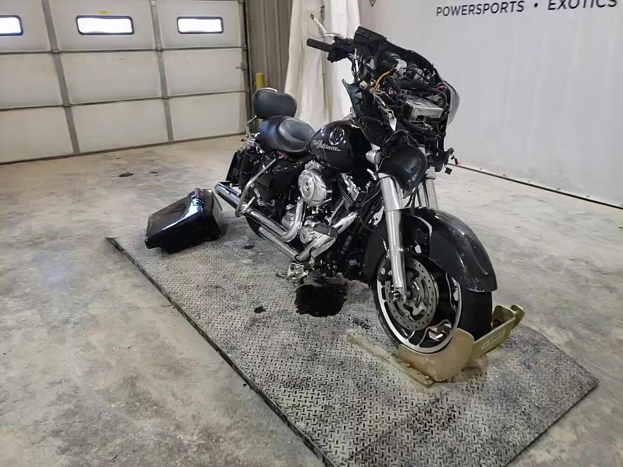 2011 HARLEY-DAVIDSON FLHX 1HD1KBM14BB668189