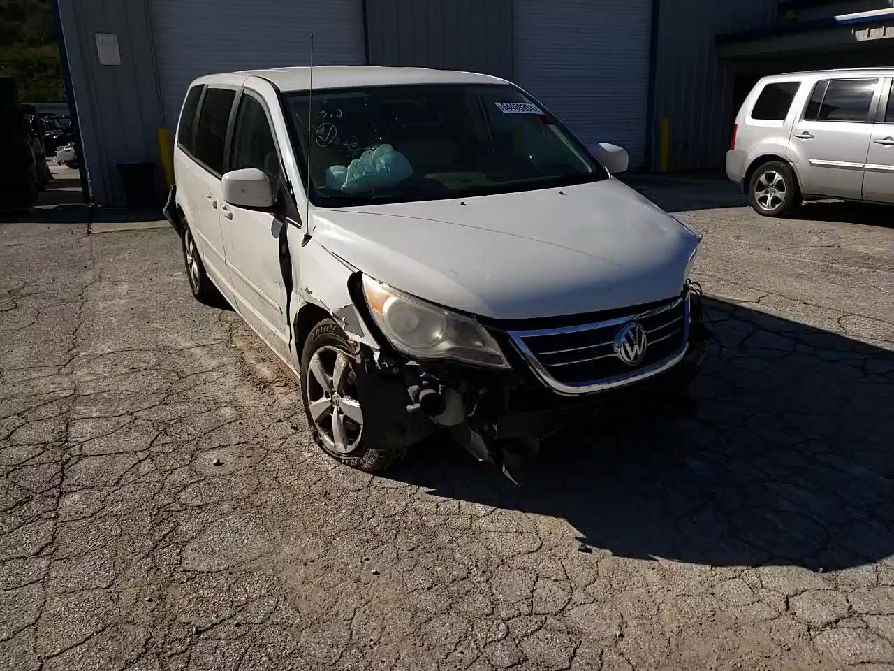 2010 VOLKSWAGEN ROUTAN SE 2V4RW3D11AR167202