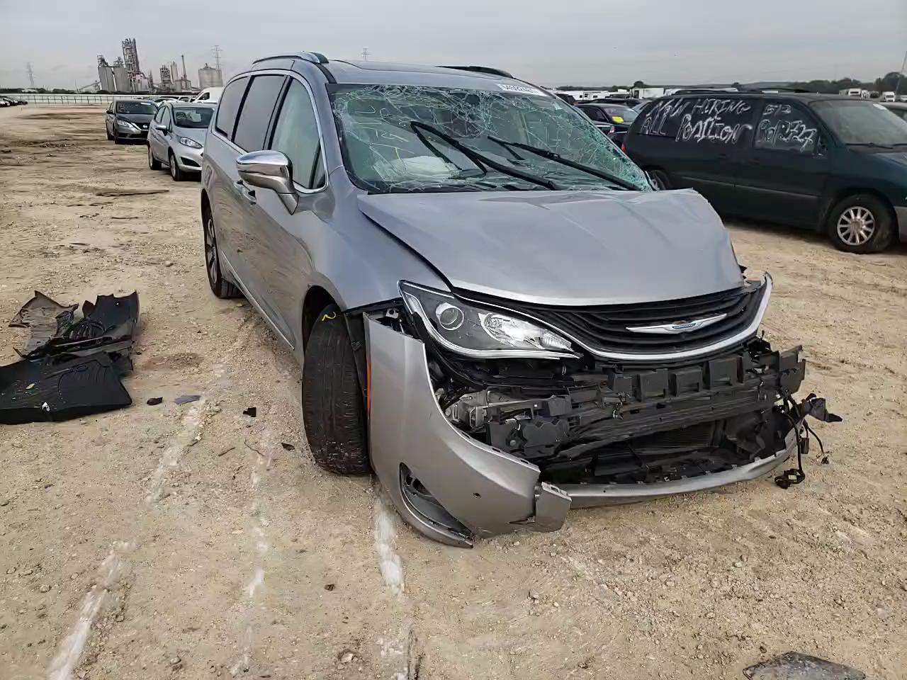 2018 CHRYSLER PACIFICA H 2C4RC1N72JR124692