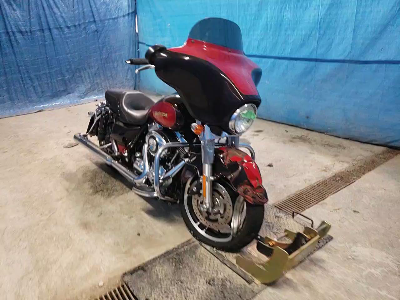 2010 HARLEY-DAVIDSON FLHX 1HD1KB415AB627911
