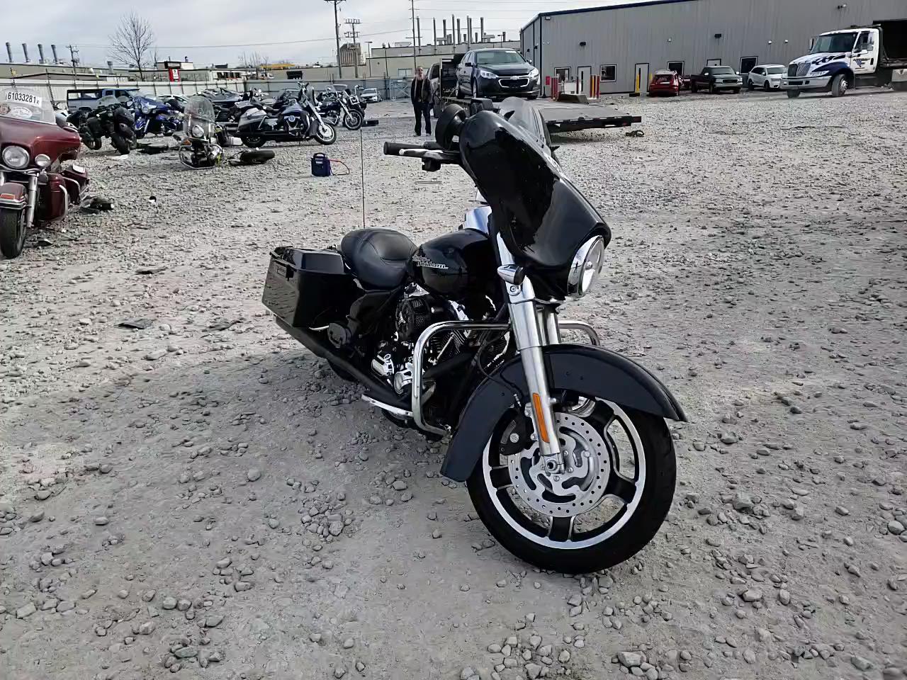 2011 HARLEY-DAVIDSON FLHX 1HD1KB415BB632334