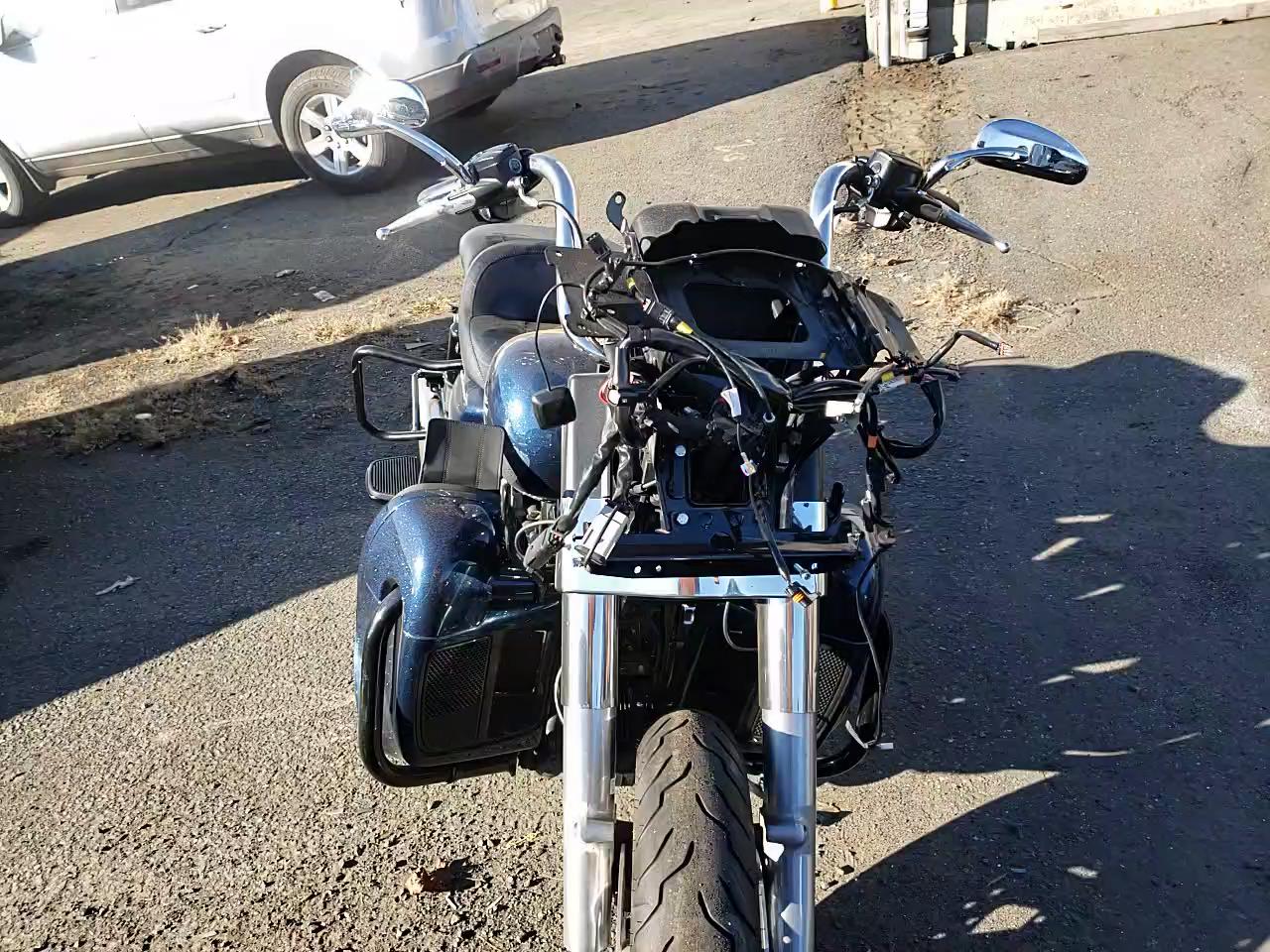 2016 HARLEY-DAVIDSON FLTRU 1HD1KGL15GB689610