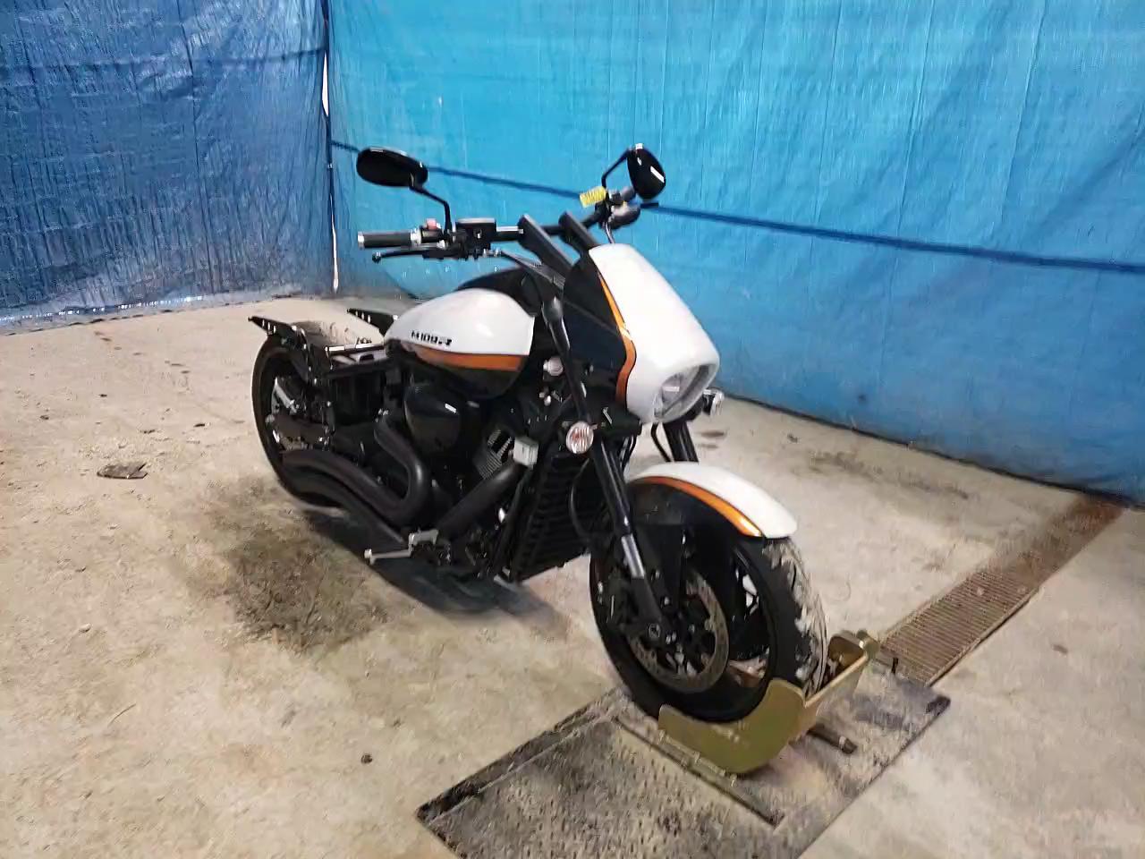 2020 SUZUKI VZR1800 JS1VY53A6L7100187