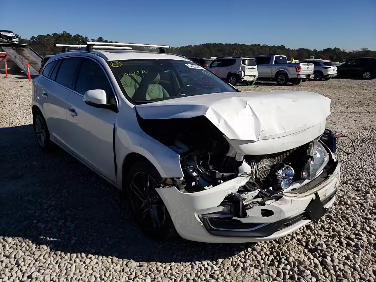 2015 VOLVO V60 PREMIE YV140MEKXF1244870