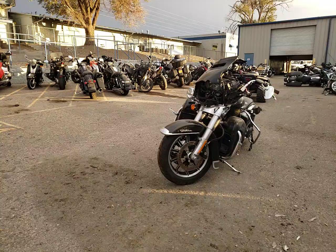 2019 HARLEY-DAVIDSON FLHTCU 1HD1FCC39KB649893