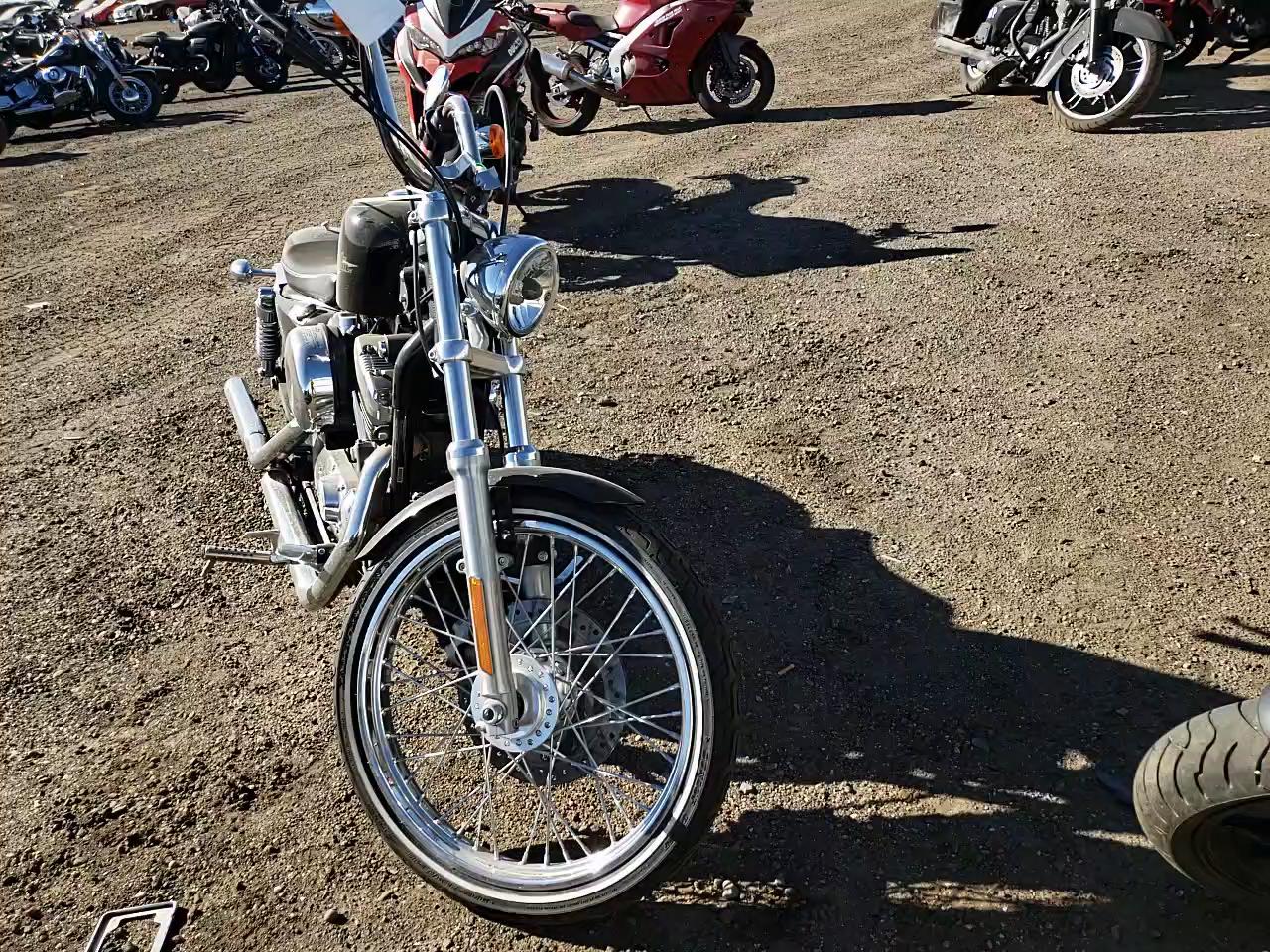 2015 HARLEY-DAVIDSON XL1200 V 1HD1LF318FC424812