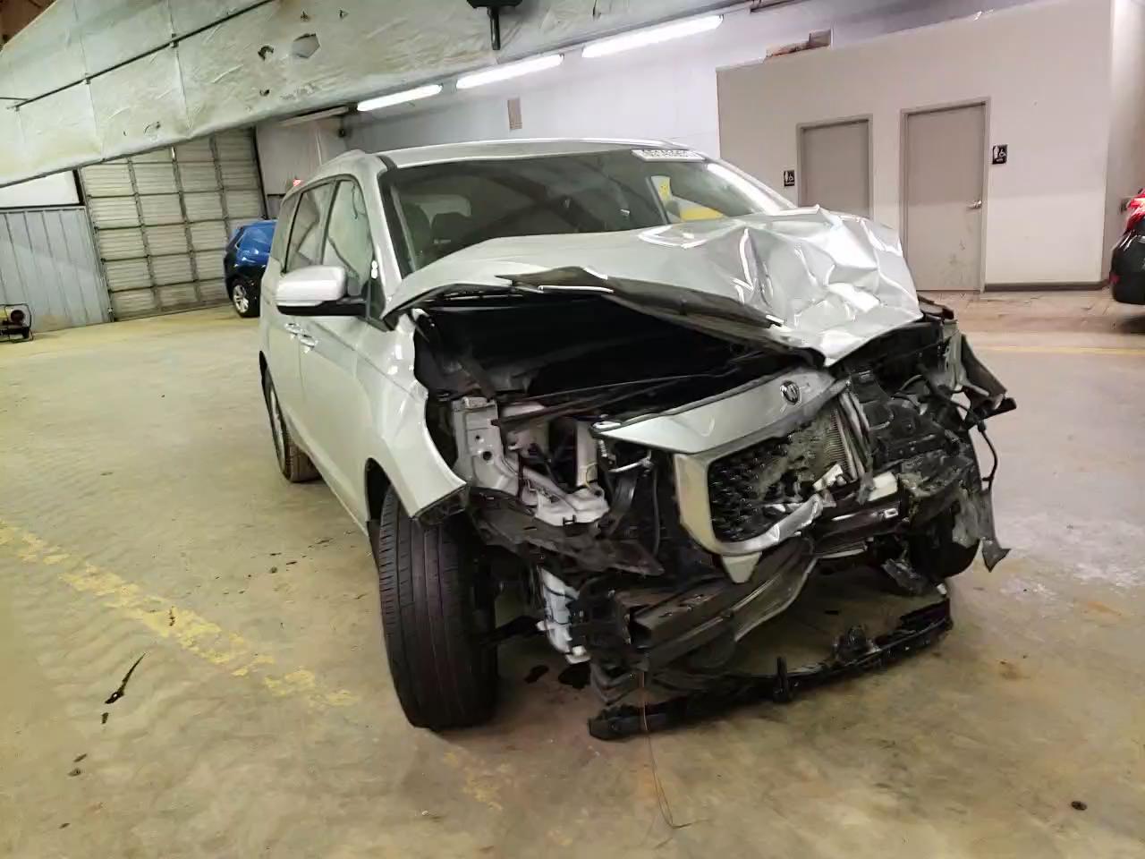 2017 KIA SEDONA KNDMB5C14H6305913