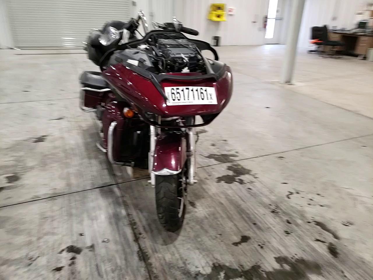 2017 HARLEY-DAVIDSON FLTRU 1HD1KGD11HB610806