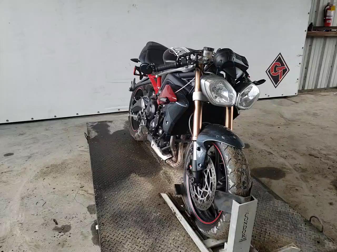 2015 TRIUMPH MOTORCYCLE STREET TRI SMTL03NE4FT677046