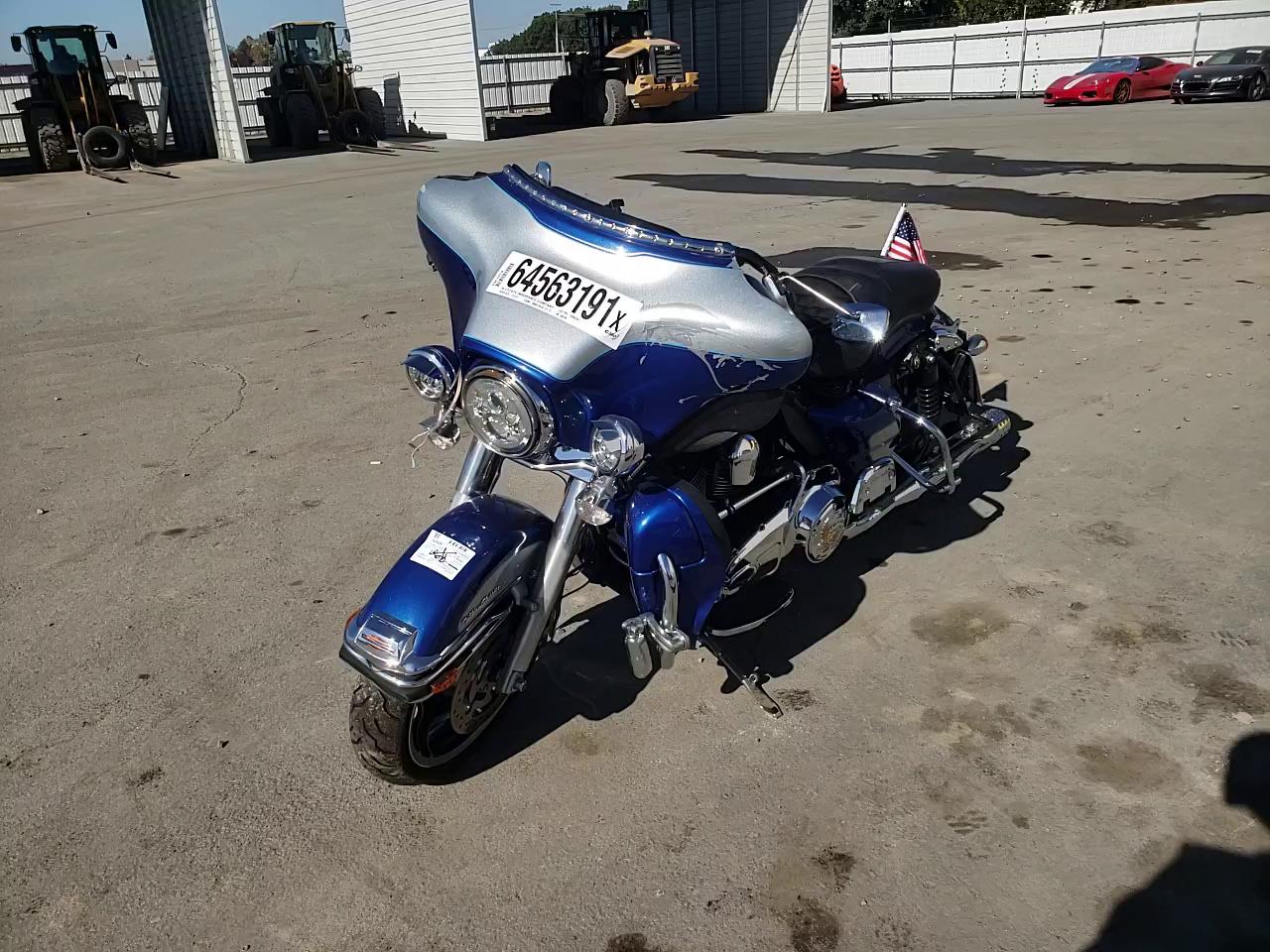 2010 HARLEY-DAVIDSON FLHTCU 1HD1FC416AB628799