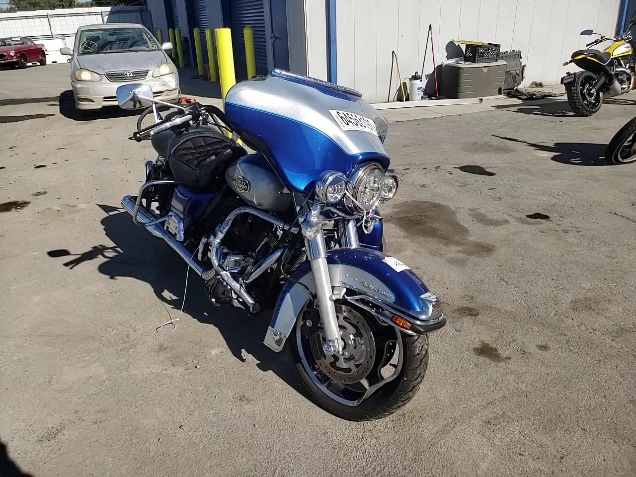 2010 HARLEY-DAVIDSON FLHTCU 1HD1FC416AB628799