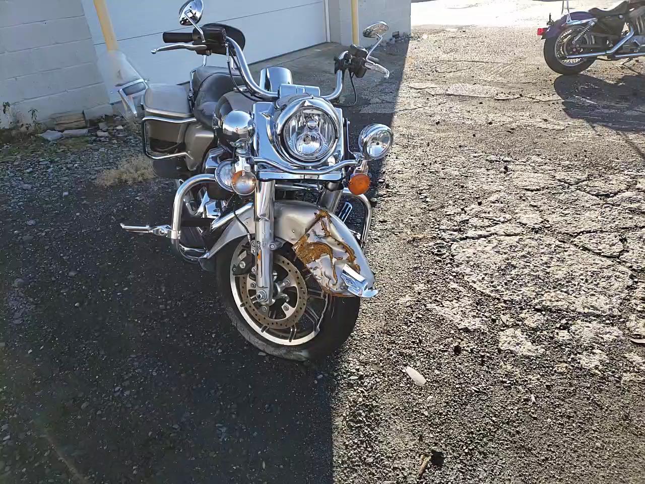 2018 HARLEY-DAVIDSON FLHR ROAD 1HD1FBC13JB623751