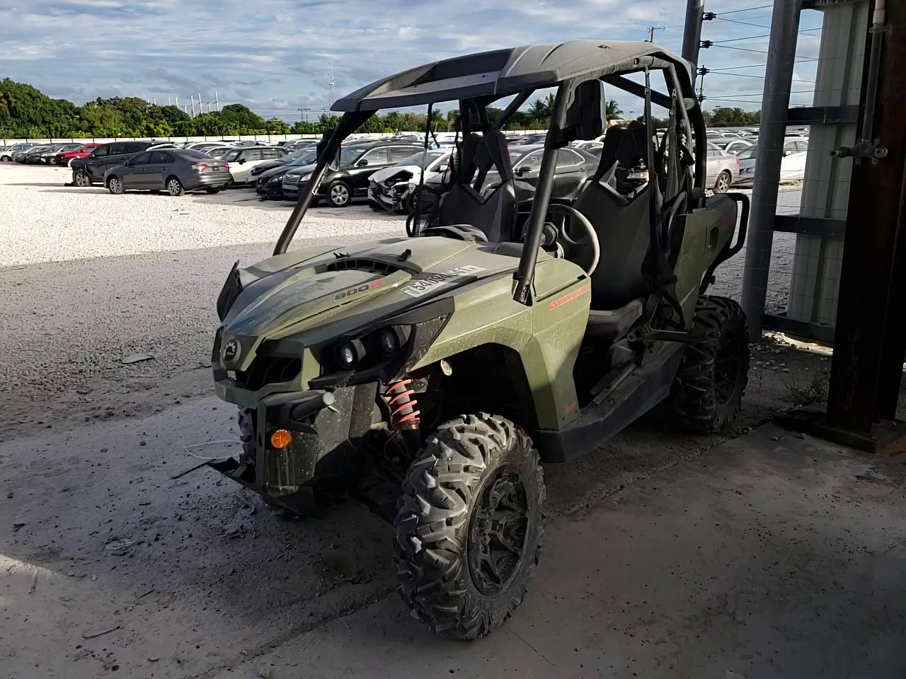 2019 CAN-AM COMMANDER 3JBKGAN21KJ001067