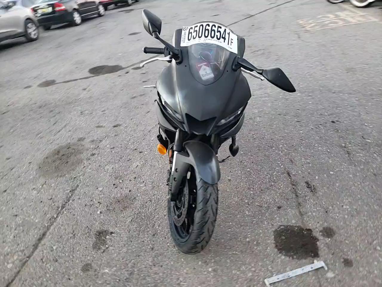 2021 YAMAHA YZFR3 A MH3RH18Y4MK006587