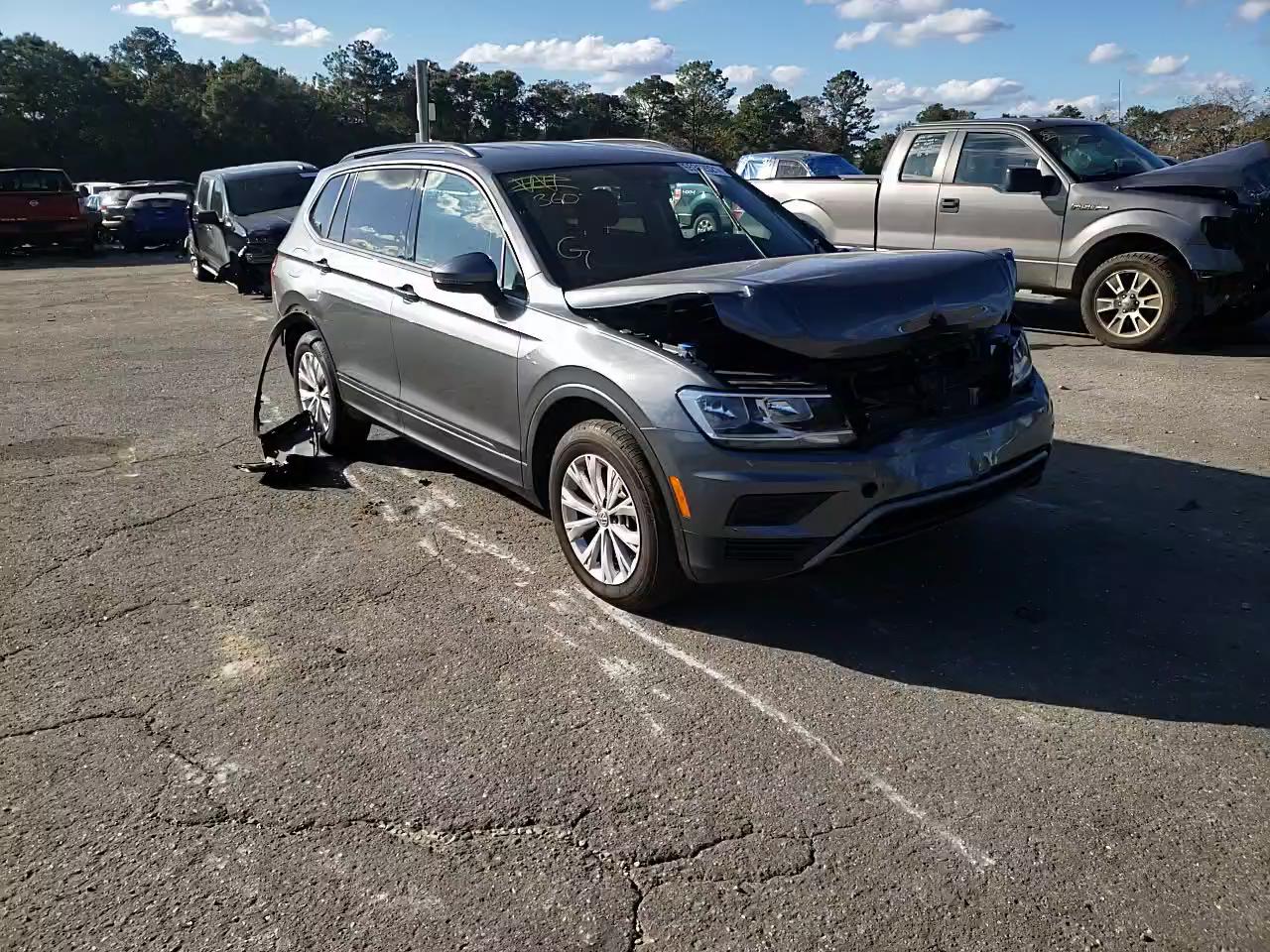 2018 VOLKSWAGEN TIGUAN 3VV1B7AX9JM073001
