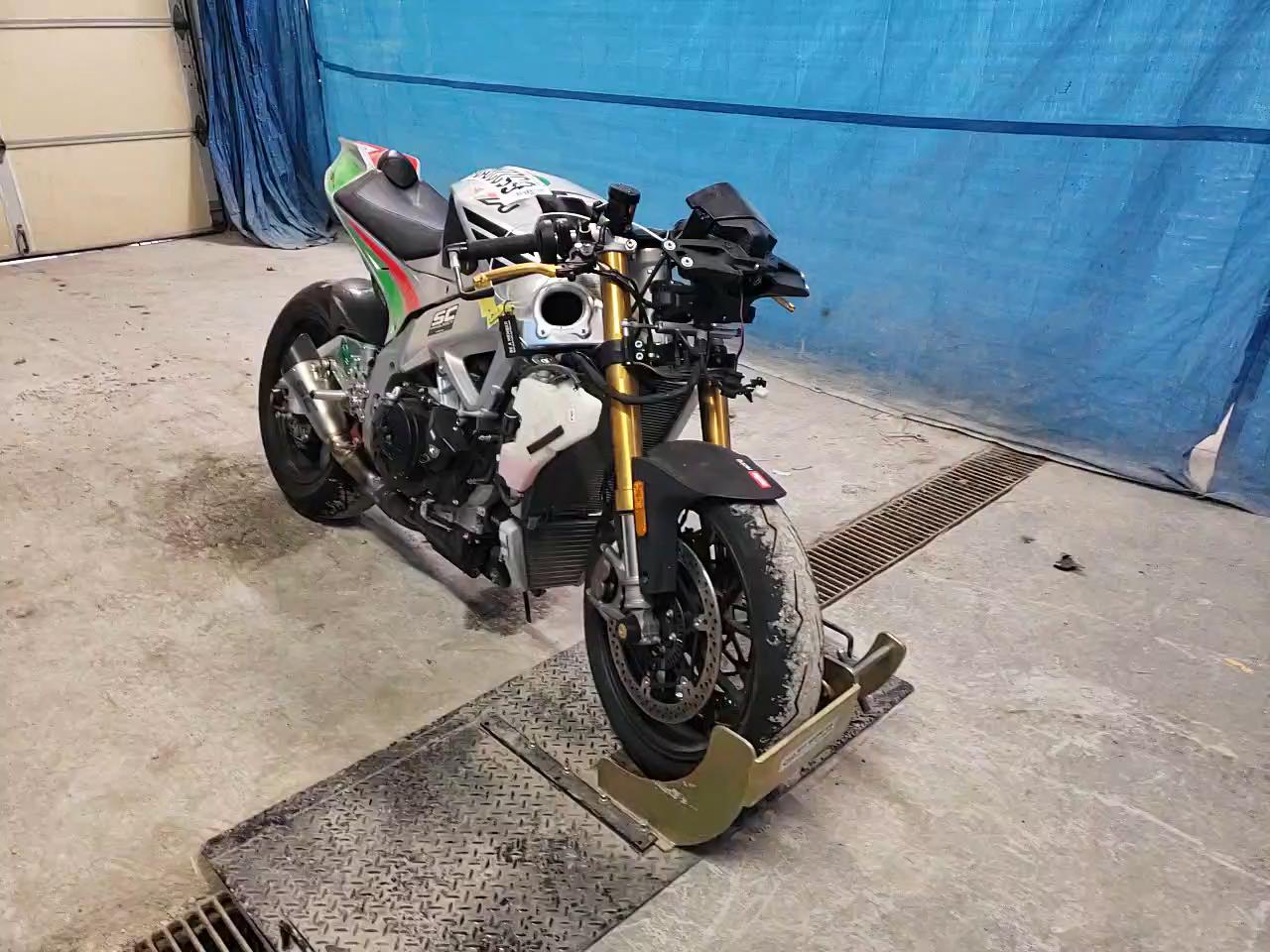 2018 APRILIA RSV4 ZD4KEU002JS001470