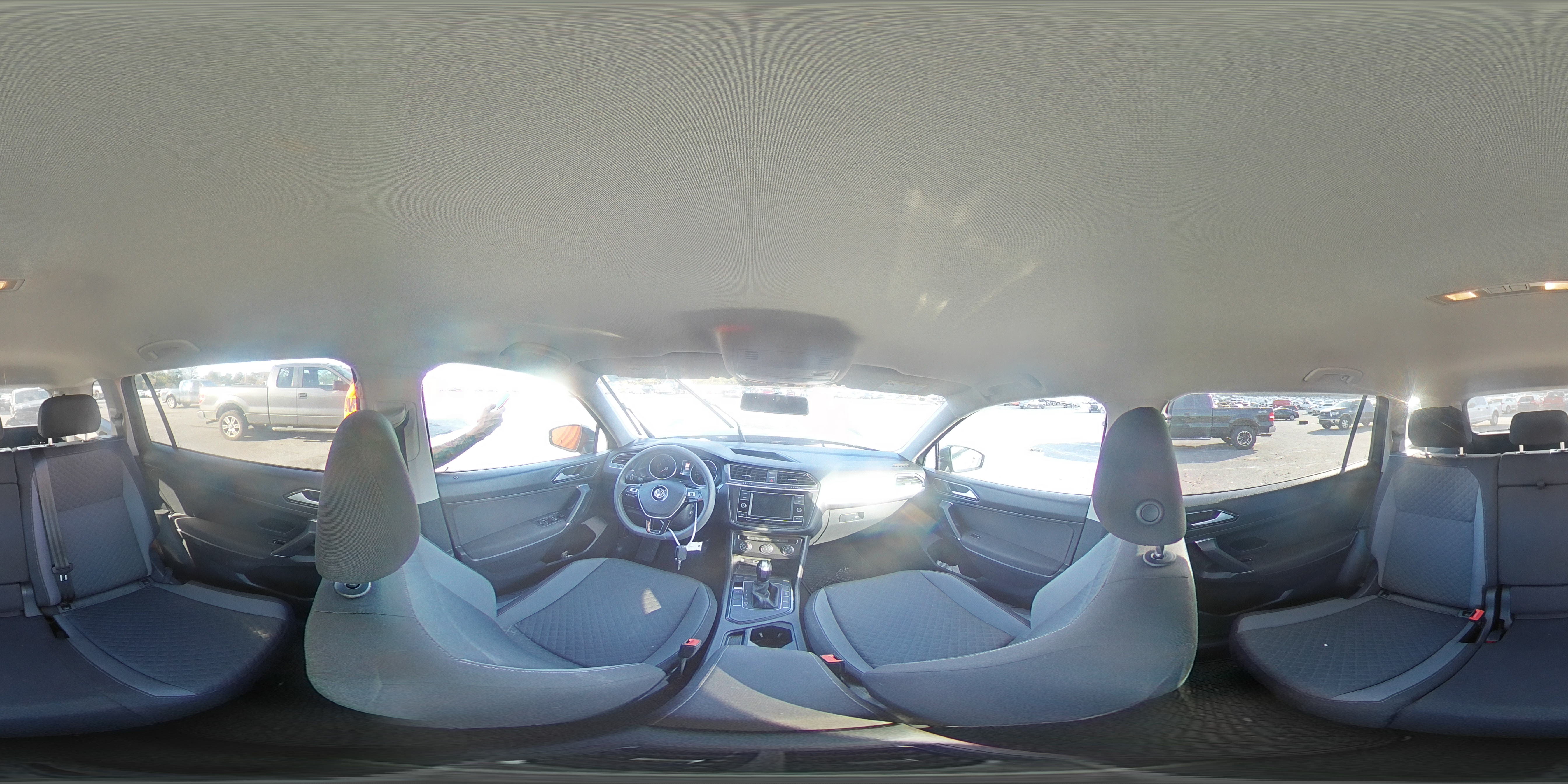 2018 VOLKSWAGEN TIGUAN 3VV1B7AX9JM073001