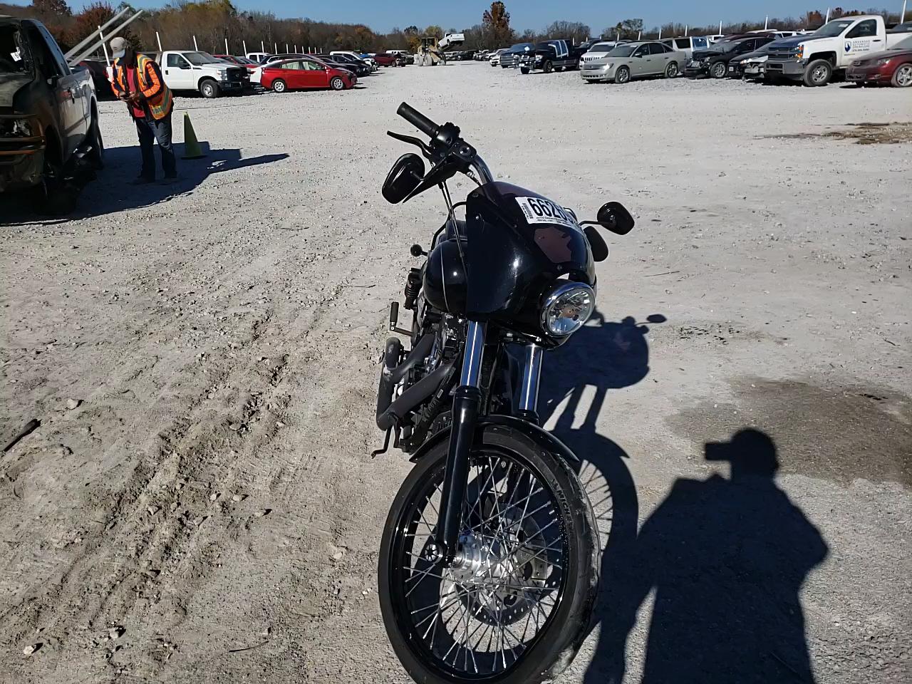 2017 HARLEY-DAVIDSON FXDWG DYNA 1HD1GPM1XHC318485