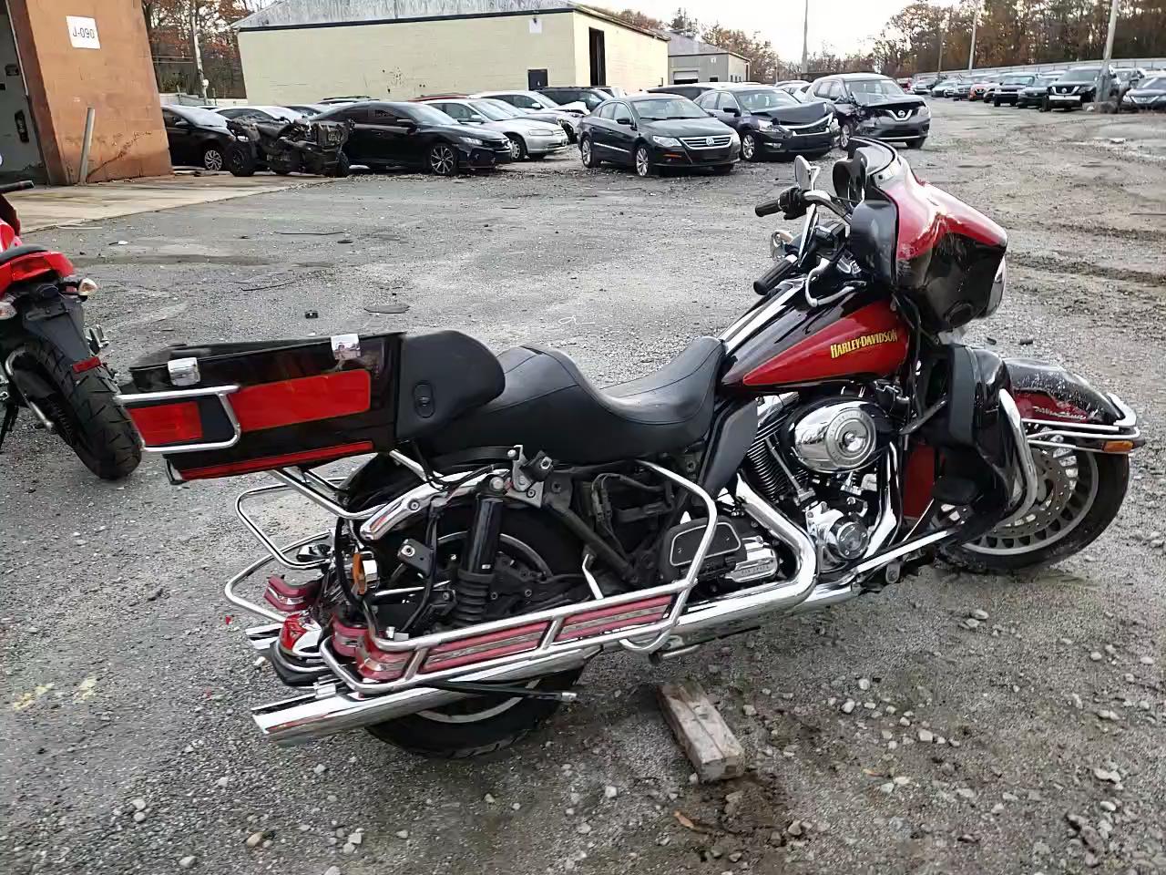 2010 HARLEY-DAVIDSON FLHTCU 1HD1FC411AB625180