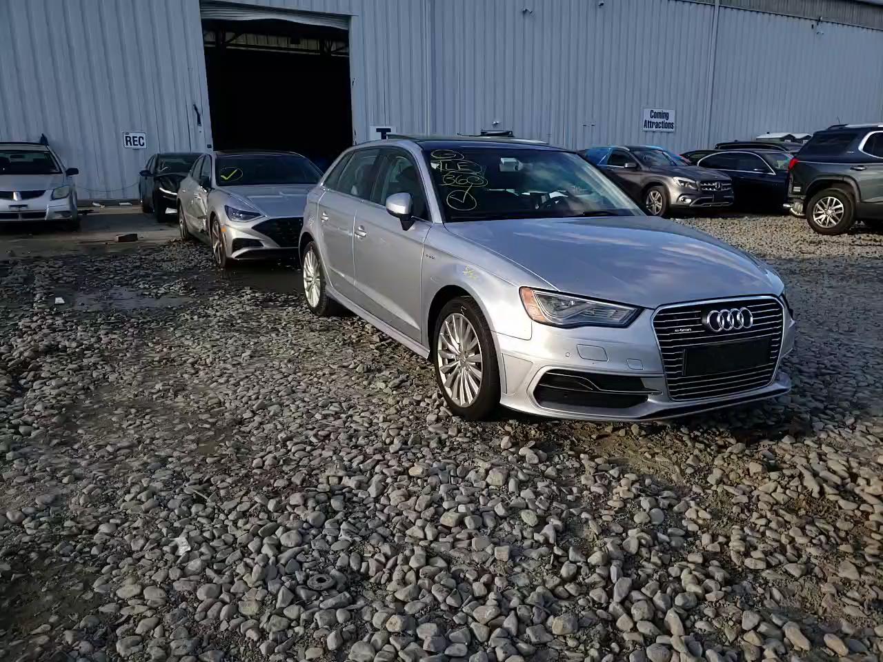 2016 AUDI A3 WAUTPBFFXGA057887
