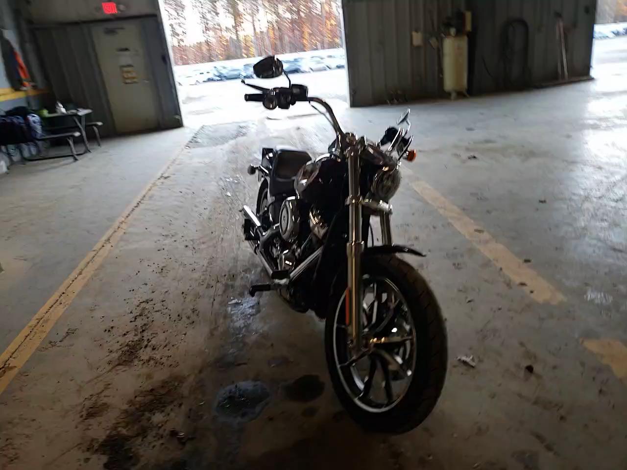 2019 HARLEY-DAVIDSON FXLR 1HD1YNJ20KB043219
