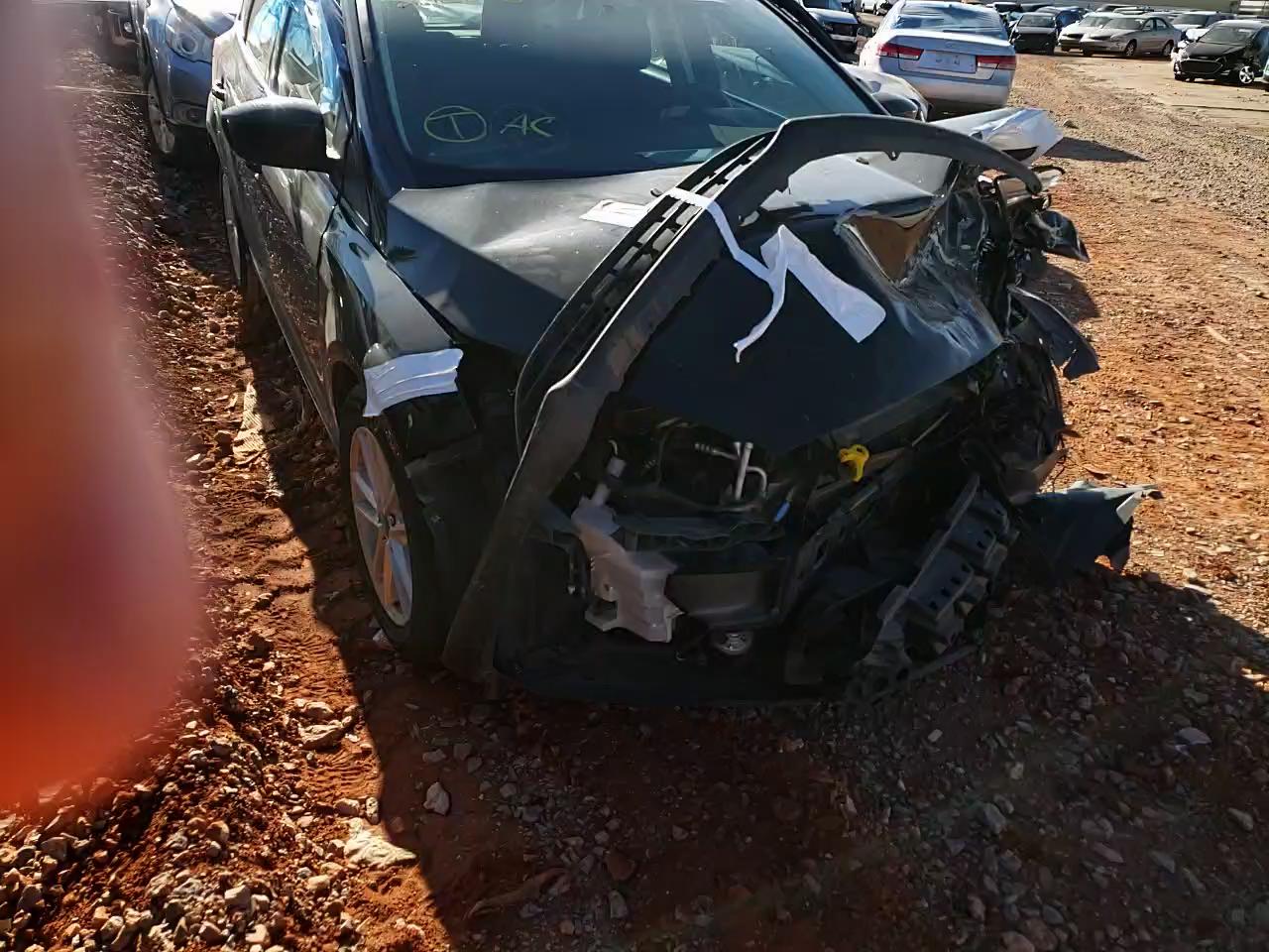 2018 FORD FOCUS AMBI 1FADP3K26JL246506