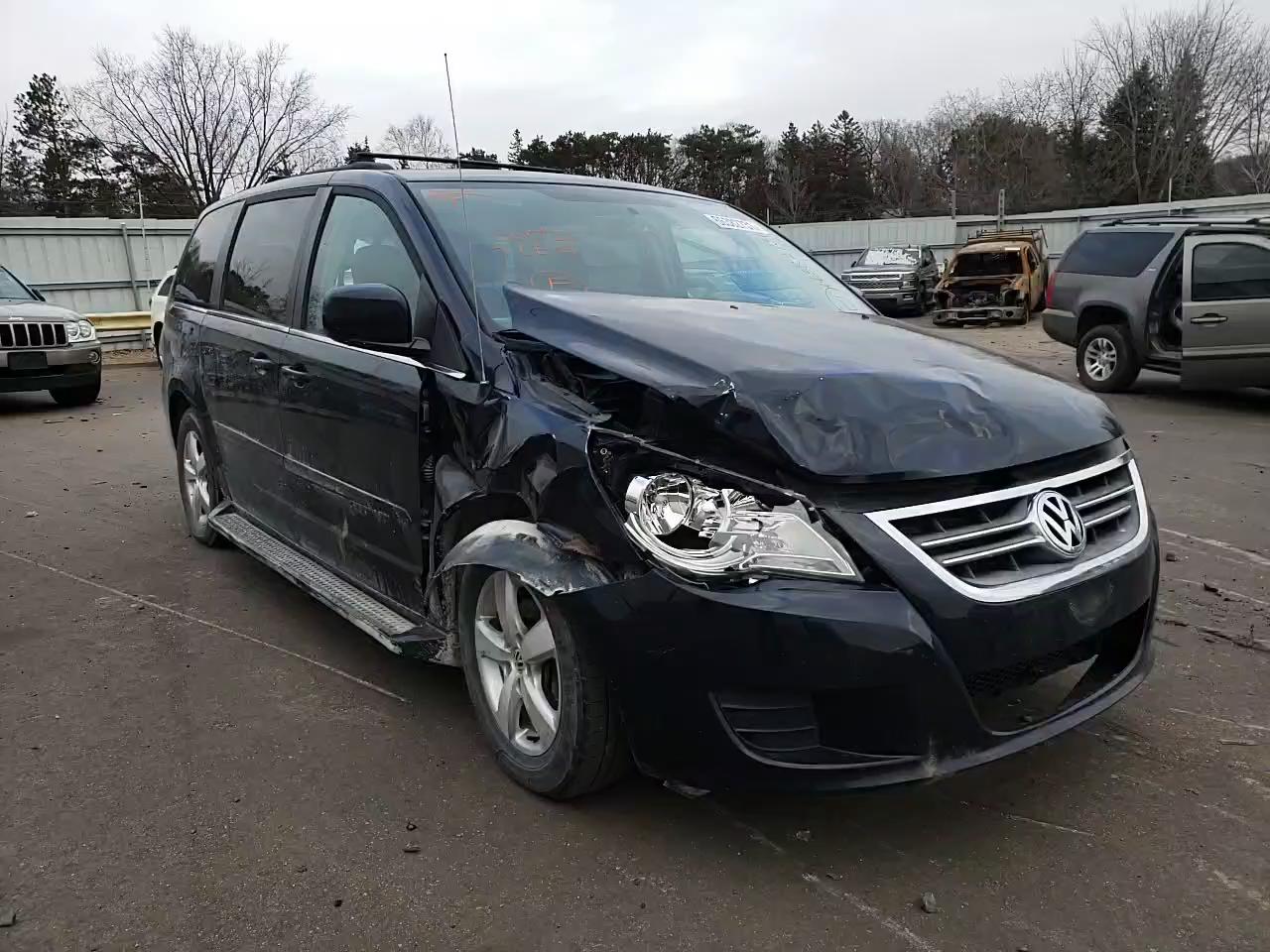 2011 VOLKSWAGEN ROUTAN SE 2V4RW3DG8BR669856