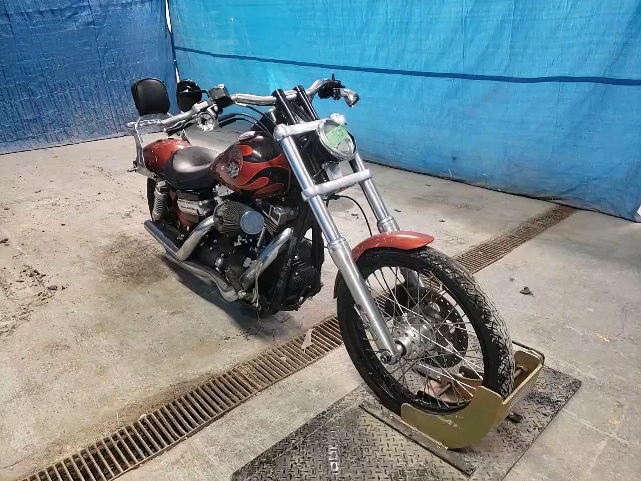 2011 HARLEY-DAVIDSON FXDWG 1HD1GP412BC318939