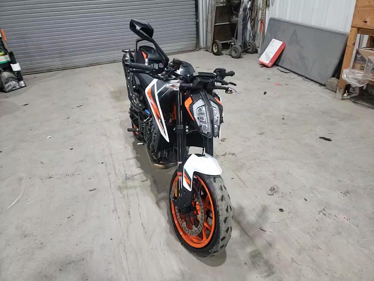 2021 KTM 890 DUKE R VBKTU9401MM805793