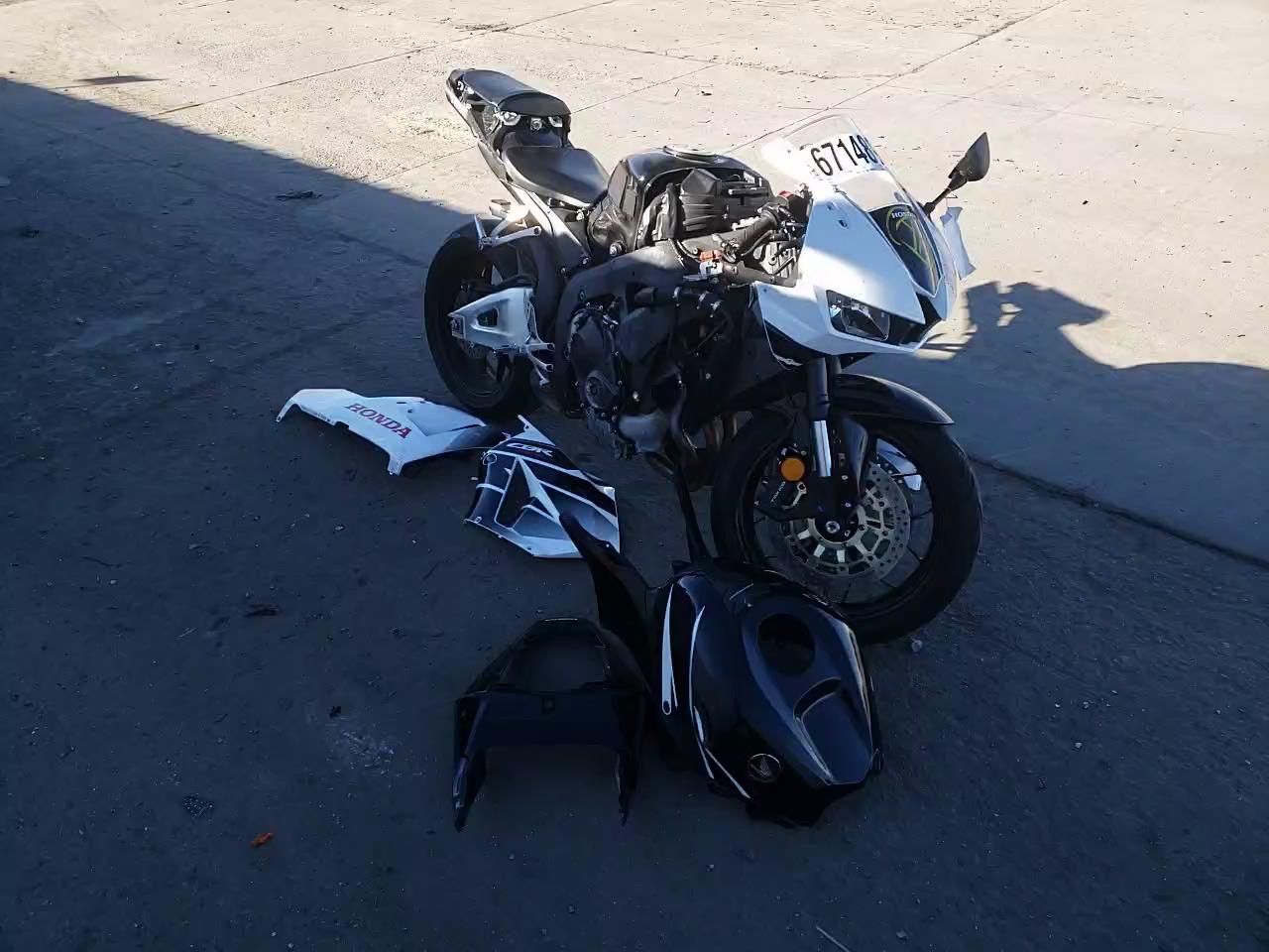 2016 HONDA CBR600 RR JH2PC40J9GK200242