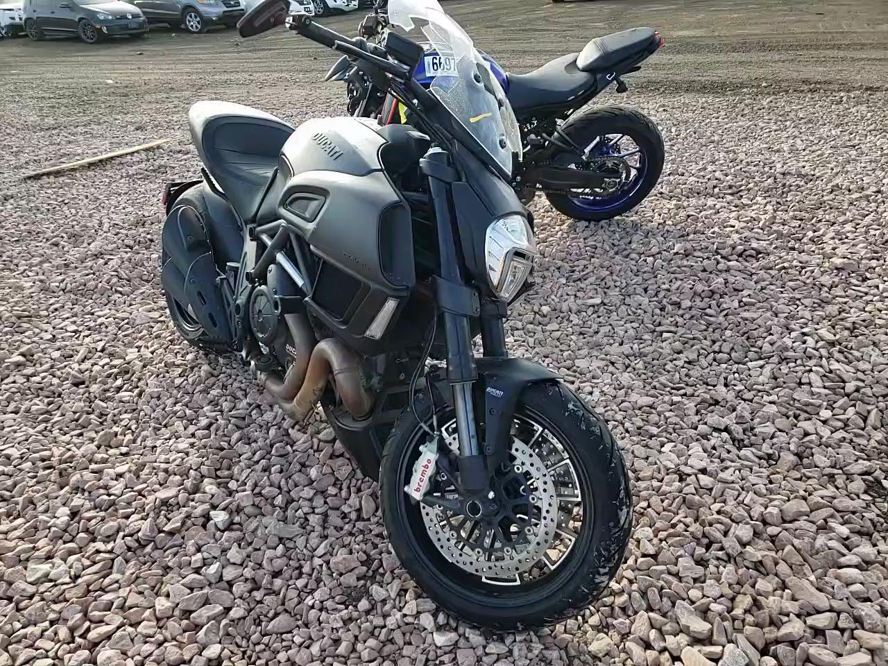 2015 DUCATI DIAVEL ZDM13BSW4FB025526