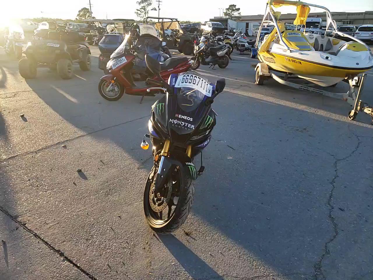 2021 YAMAHA YZFR3 A MH3RH18Y5MK005092
