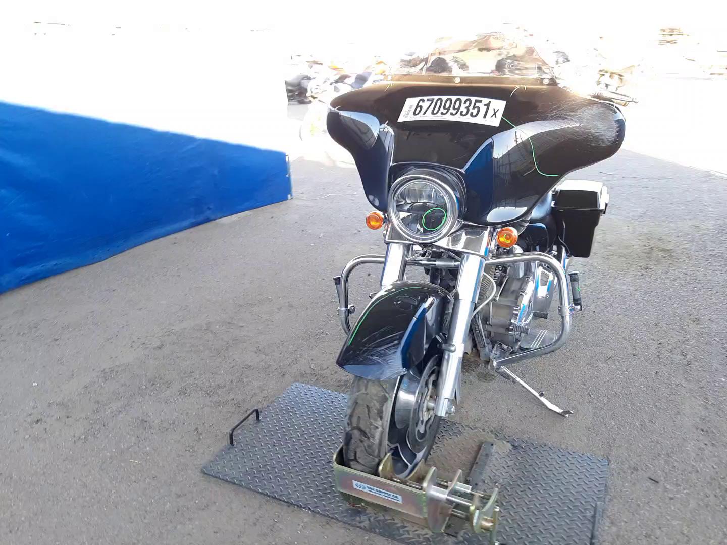 2011 HARLEY-DAVIDSON FLHX 1HD1KB413BB673674