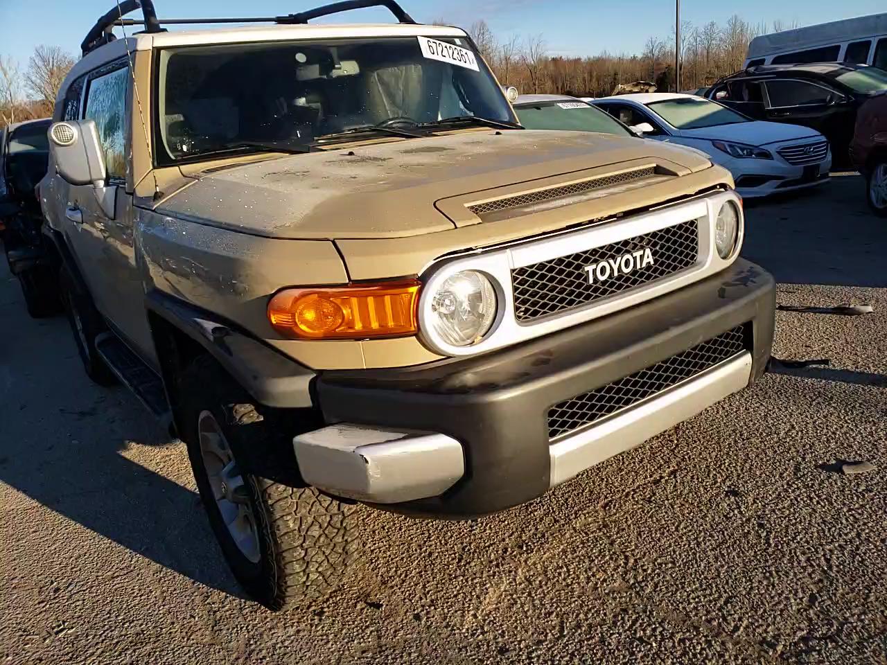 2011 TOYOTA FJ CRUISER JTEBU4BF2BK111027