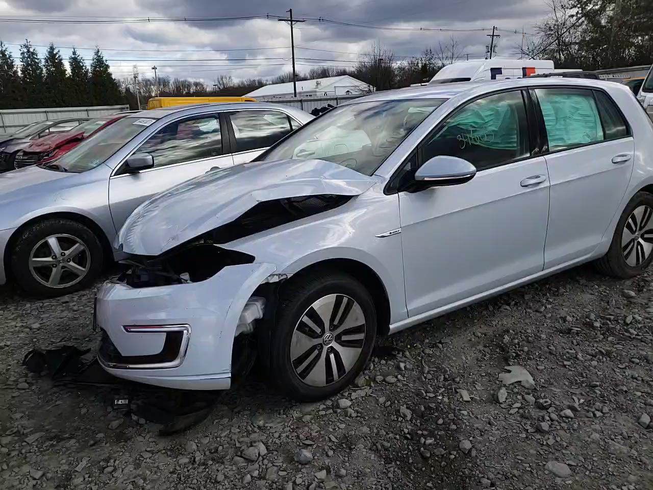 2019 VOLKSWAGEN E-GOLF SE WVWKR7AU1KW903170