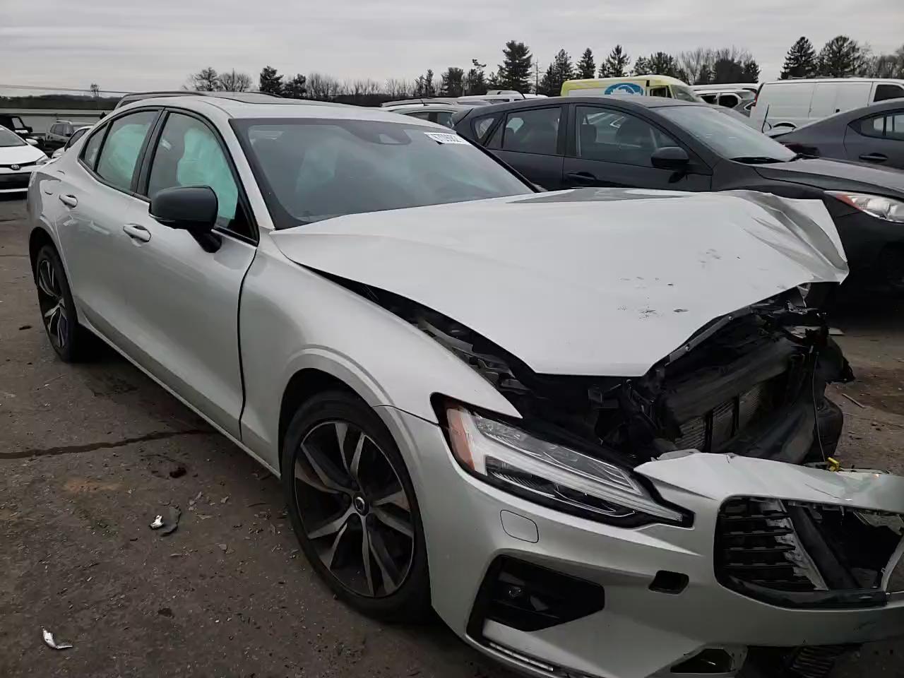 2019 VOLVO S60 T6 R-D 7JRA22TM7KG007225