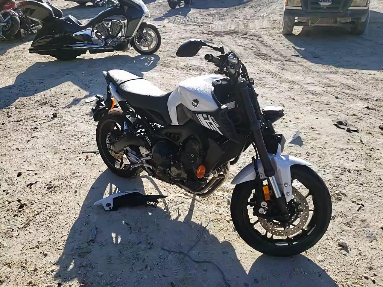 2017 YAMAHA FZ09 JYARN53E0HA000496