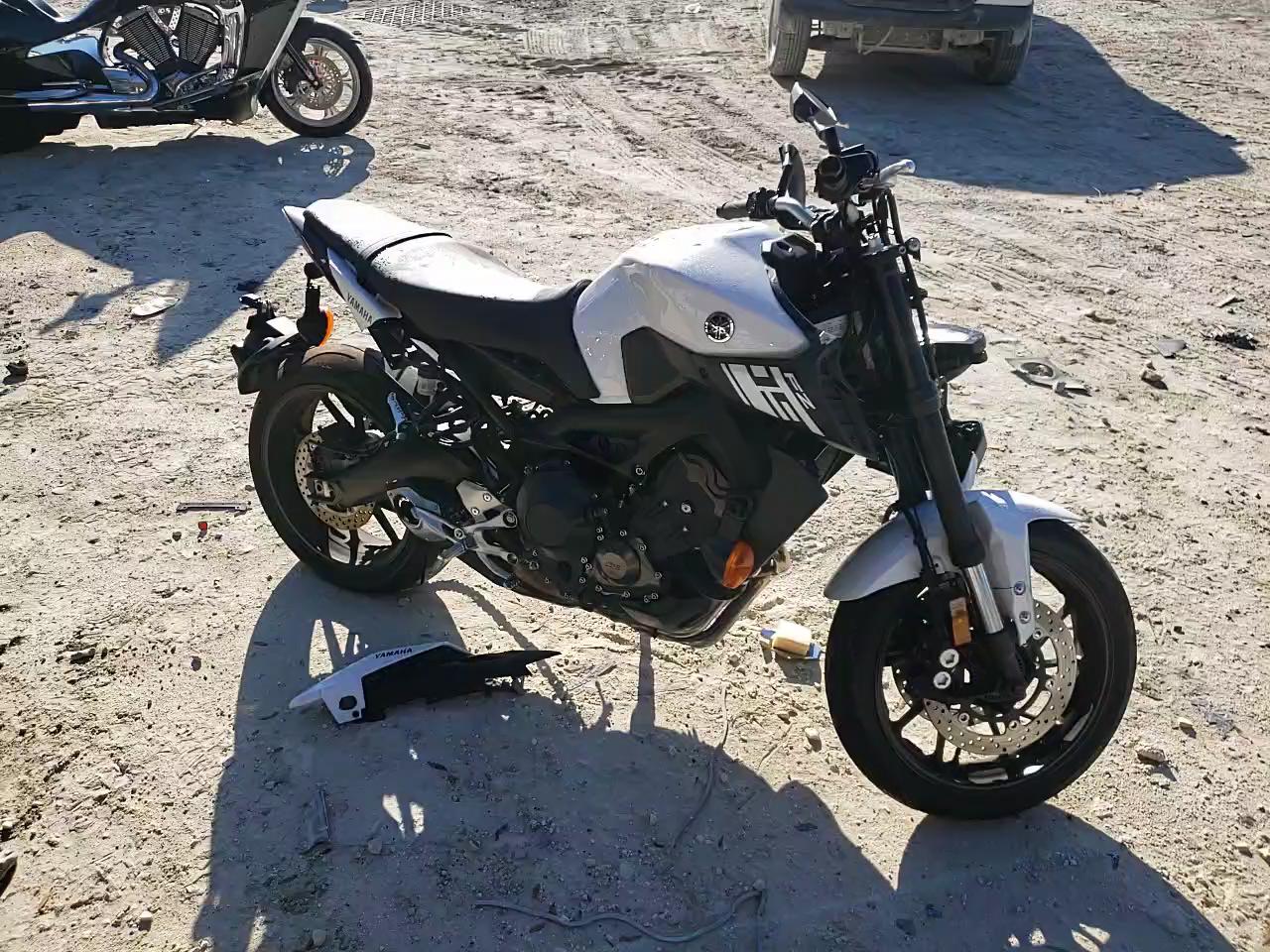 2017 YAMAHA FZ09 JYARN53E0HA000496