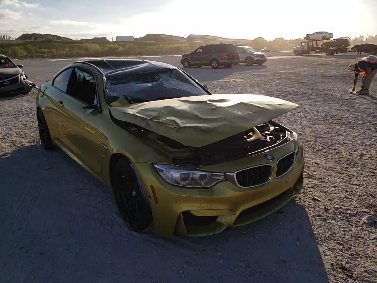 2015 BMW M4 WBS3R9C56FK331993