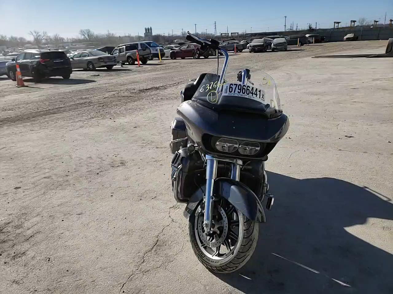 2018 HARLEY-DAVIDSON FLTRU 1HD1KGD1XJB637640