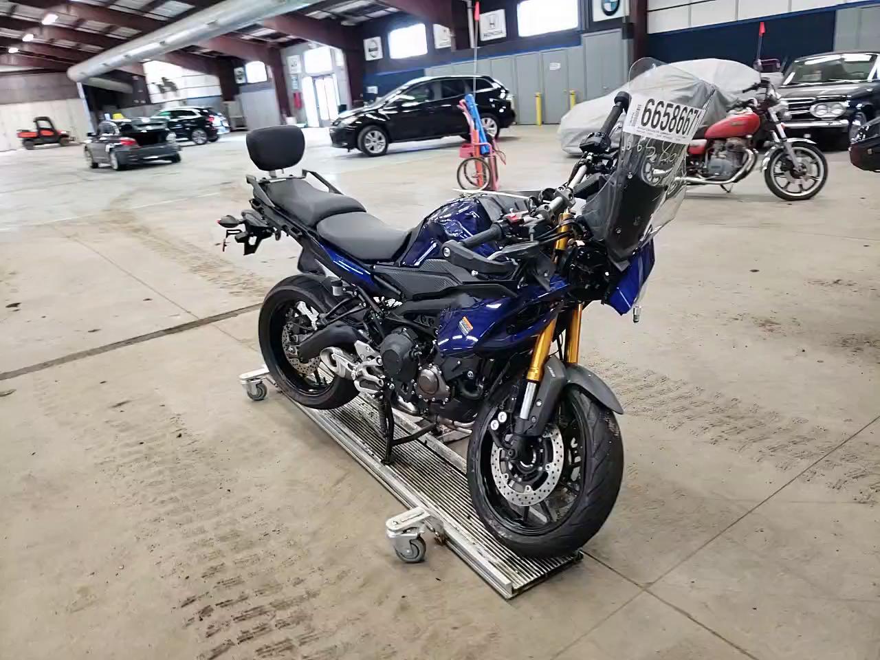 2017 YAMAHA FJ09 JYARN37E7HA003605