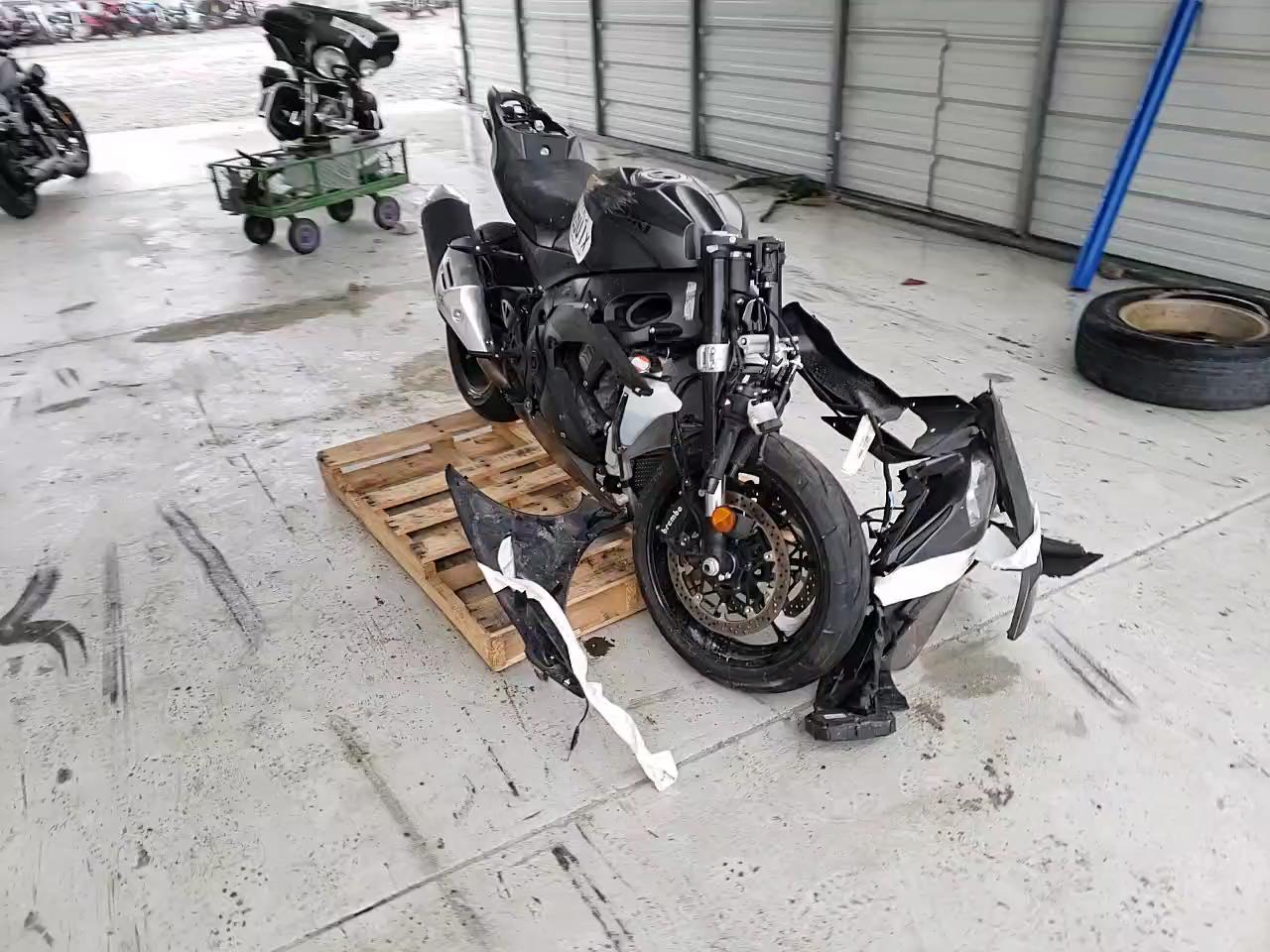 2021 SUZUKI GSX-R1000 JS1DM11F8M7100031