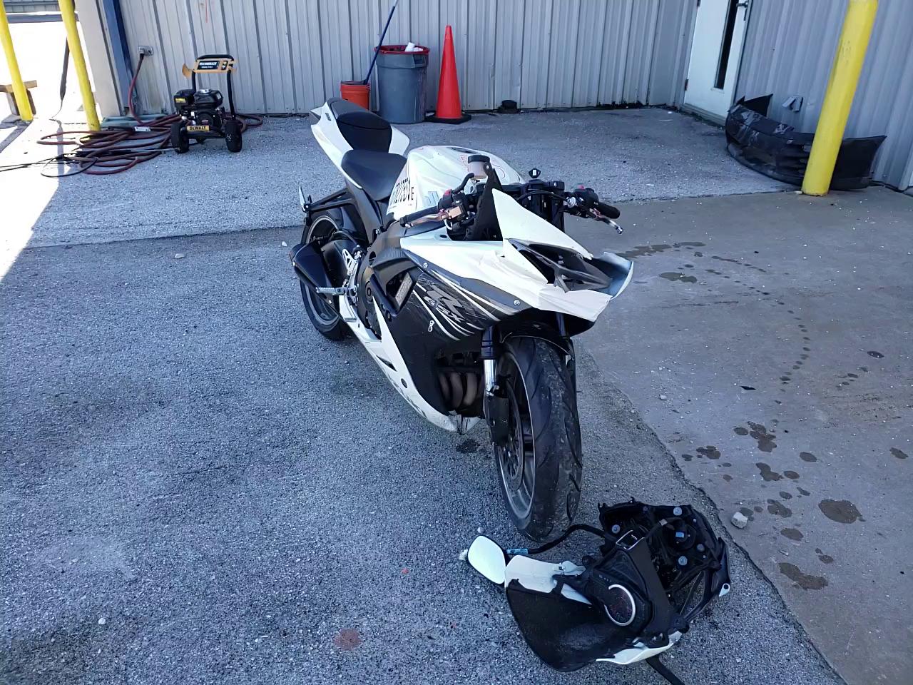 2011 SUZUKI GSX-R600 JS1GN7FA7B2100333